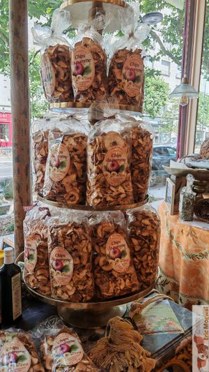 Apple chips at Les Produits De La Vie in Vincennes