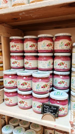 beet sauce at Les Produits De La Vie in Vincennes