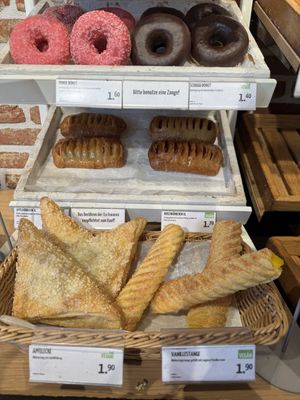 Vegan cherry and apple pickets and vanilla danish   at BackWerk in Moers