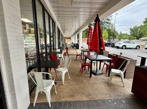 Outdoor Seating at Brooklyn Bagel & Deli in Atlanta