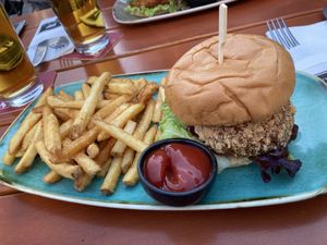 Crispy vegan burger  at Salverbräu in Pfaffenhofen An Der Ilm