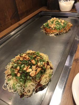 The one at the front is the Vegetarian G option, best thing i ate in Hiroshima😻 definitely worth waiting for at Nagataya in Hiroshima