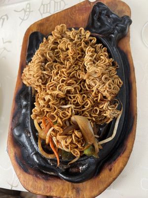 Tallarines chinos a la plancha   at Chinatown in Pinto