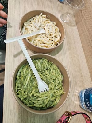 Trofie al pesto e spaghetti cacio e pepe at ZeroG - Gluten Free in Liguria