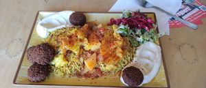 Hummusteller at Fatima und die 9 Zwerge in Dresden