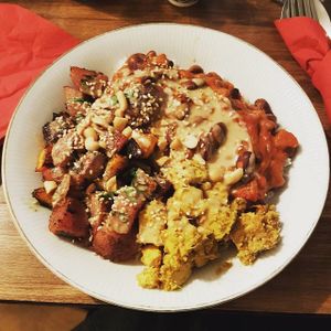Pumpkin spiced tofu, potatoes with tahini and cashews, kidney beans with tomato sauce and rice. at Black Veg in Bonn