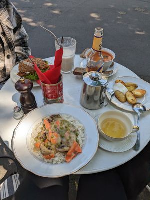 Front: 'Hühnerfrikasse' on the day menu at Black Veg in Bonn