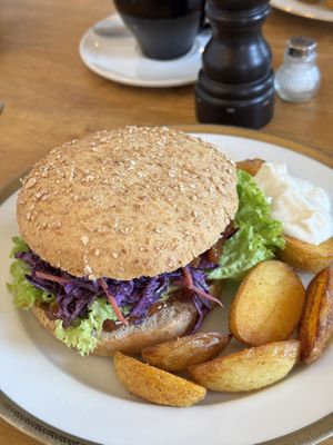Crispy “chicken” burger 🍔   at Black Veg in Bonn