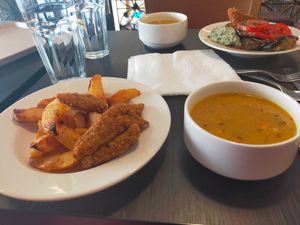 Lentil soup, nuggets and wedges at Vega City in Budapest