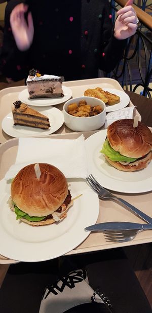 Retro burgers, grilled cashew cheese, toffee cake & plum cake at Vega City in Budapest