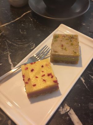 Pistazie-Vanille oben und Passionsfrucht-Himbeere unten at Tabu Siegen in Siegen