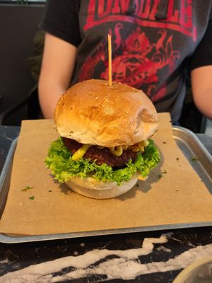 Vegan Chicken Burger mit Curry-Mango-Mayo at Tabu Siegen in Siegen