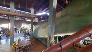  at El Avion in Manuel Antonio