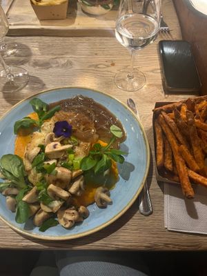 Cauliflower steak and sweet potato fries at Mykene in Leuven