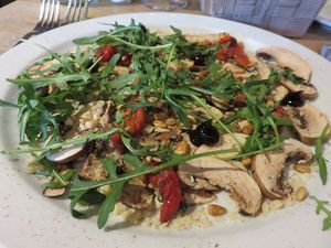 mushroom carpaccio, pecan cheese, merlot vinegar gel (11,50€) at Mykene in Leuven