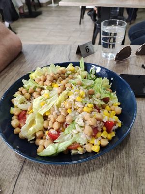 Big Mixed salat bowl at 'O Grin in Naples
