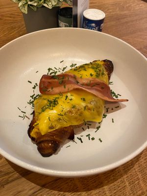 Tofu scramble croissant: tasty at Yemayá's - ZoJazz Stage in Amsterdam