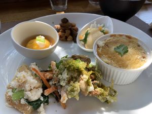 Veggie bacon and macaroni gratin, Tempura with sea weed, Okara(soy pulp)with fried Tohu, Stir-fried root vegetables and others. at Vege Cafe Lotus in Toyohashi
