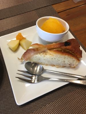 Apple raisin cake and mango sorbet at Vege Cafe Lotus in Toyohashi
