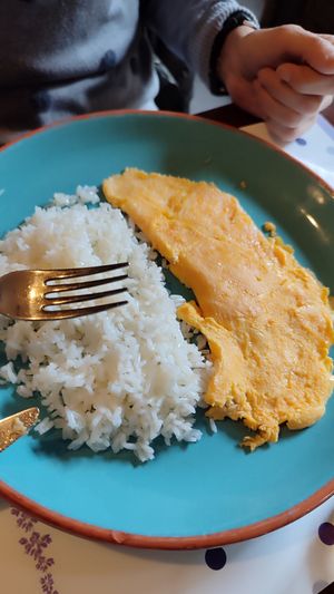 Tortilla y arroz at Shangri-La in Ourense