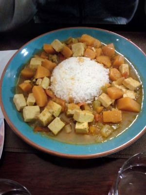 Tofú con verduras al curry at Shangri-La in Ourense