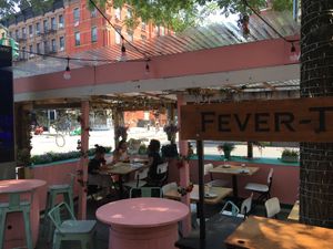 outdoor seating at Thyme and Tonic in New York City