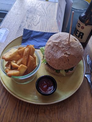 Vegan Burger und Pommes at Hamburgerei in Munich