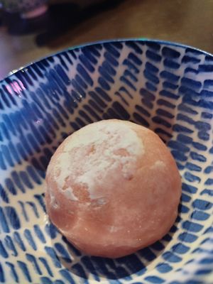 Mochis de frambuesa at Buga Ramen Tarragona in Tarragona