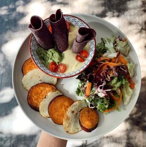 Flautas de coliflor, hummus, ensalada mixta, papas y camote! Satisfying at Casa Macro in Monterrey