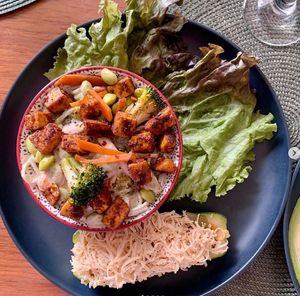 Soba noodles con tofu y vegetales a la plancha, calabacita rellena de vegetales con queso de la casa at Casa Macro in Monterrey