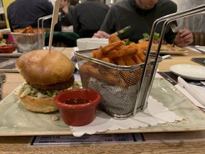 Beyond-Meat-Burger und Süßkartoffelburger   at Cafe Central in Flensburg