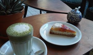 Mango rice cake and Matcha Latte with almond milk at Chalie's Asian Bakery in Berlin at Charlie's Vegan Food & Coffee in Berlin