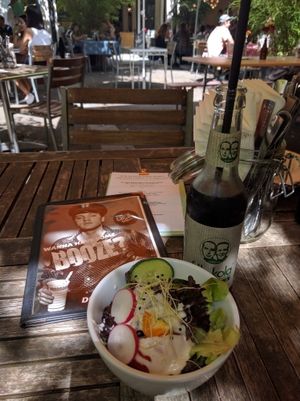 lunch menu salad starter at Elle n' Belle in Zurich