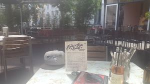 Outdoor seating at Elle n' Belle in Zurich