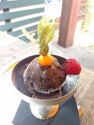 Verrrty good chocolat ice cream!! at Elle n' Belle in Zurich