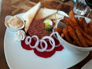 Tartar with Sweetpotato Fries at Elle n' Belle in Zurich
