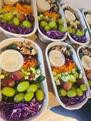 Fresh Detox Crunch Salad at Ruby Reds Vegan Ready-to-Eat Meals in Washington