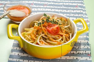 Marinara - zucchini pasta, raw vegan  at Rawmazing in Bucharest