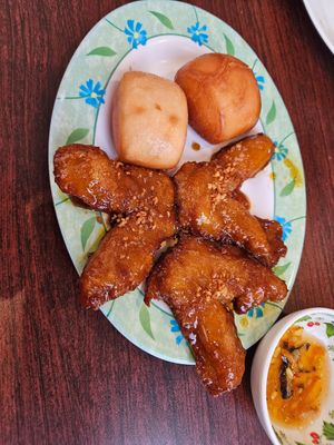 Wings at Luong-Loi Restaurant in Wheaton