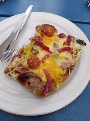 Vegan pizza (September 2025) at Rainbows End Cafe in Glastonbury