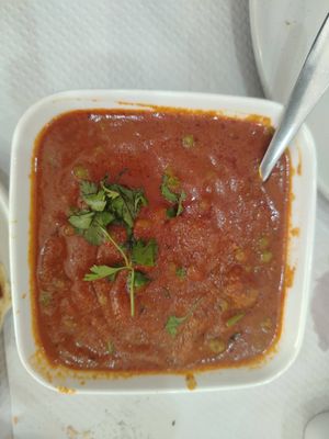 Alou matar (curry di piselli, patate e formaggio) at Punjab Restaurant   in Provence-alpes-cote Dazur