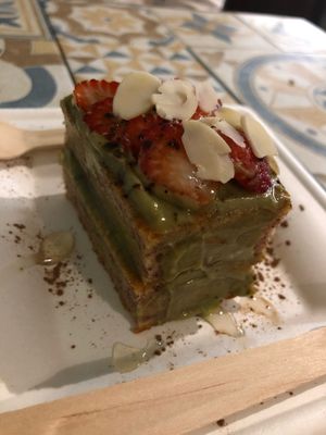 Cake with avocado cream and strawberries  at Micro in Cisternino