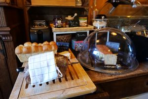 Buffet petit déjeuner, pain et brioche, cake citron pavot, vegan at Ecolieu La Rub - Hôtel La Rubanerie in La Broque