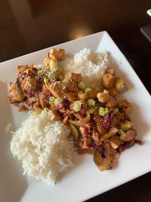 Thai peanut stir fry at Viva in Tacoma