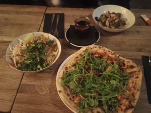 Pad Thai, podpłomyk orkiszowy i pieczona brukselka z hummusem at Osma Kolonia in Warsaw