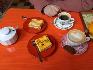 Carrot coconut cake, mango coconut cake, americano coffee, cappuccino with oatmilk at Soepp in Alkmaar
