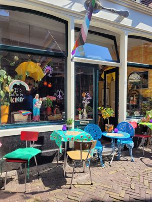 Andere Ansicht vom farbenfrohen Aussenbereich at Soepp in Alkmaar