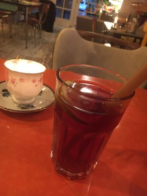 Homemade iced tea with a raw pasta straw 🍹 at Soepp in Alkmaar