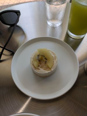 Kiwi fruit cheesecake at KO VEGAN CAFE in Nagoya
