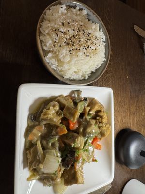 Green curry stir fry  at Muntay - Vegan Asian Kitchen in Hamburg